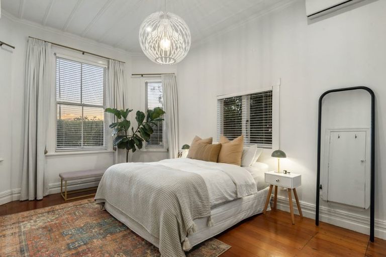 Photo of property in 1/157 Glenfield Road, Hillcrest, Auckland, 0626