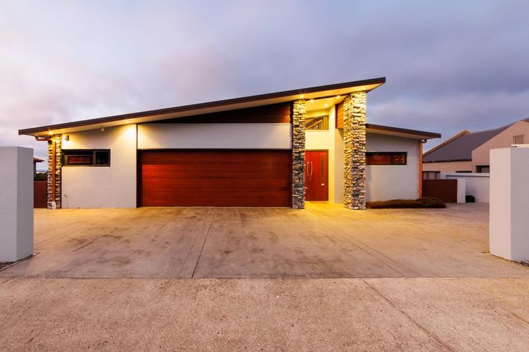 Photo of property in 51 Ruapehu Drive, Fitzherbert, Palmerston North, 4410