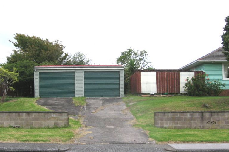 Photo of property in 38 Vodanovich Road, Te Atatu South, Auckland, 0610