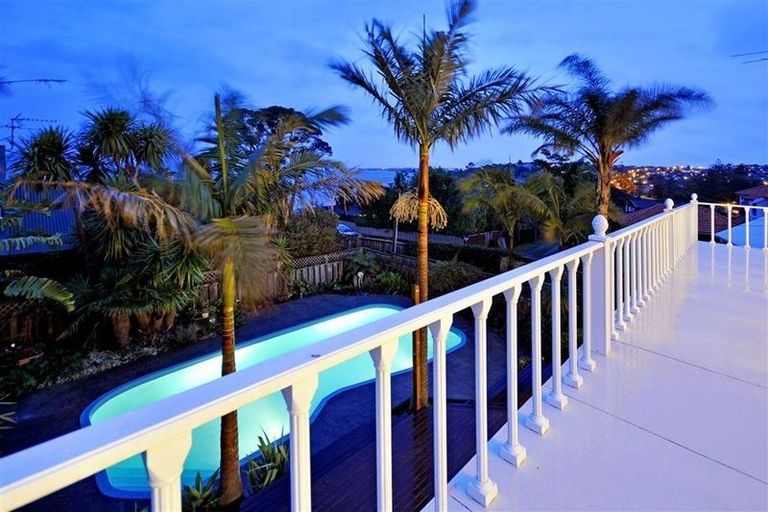 Photo of property in 15 Waiake Street, Torbay, Auckland, 0630