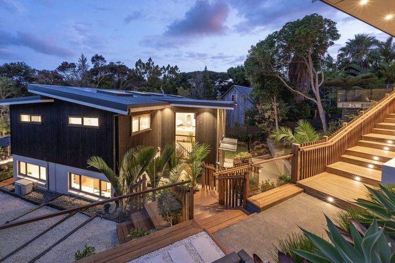 Photo of property in 5 Titiwai Place, Birkenhead, Auckland, 0626