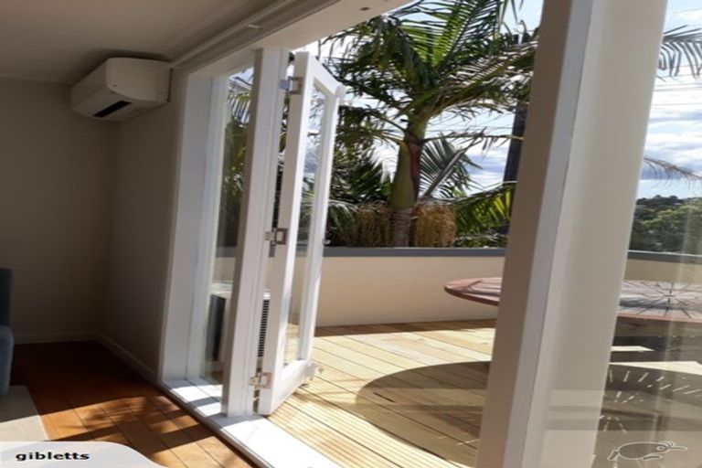 Photo of property in 1/20 Philson Terrace, Browns Bay, Auckland, 0630