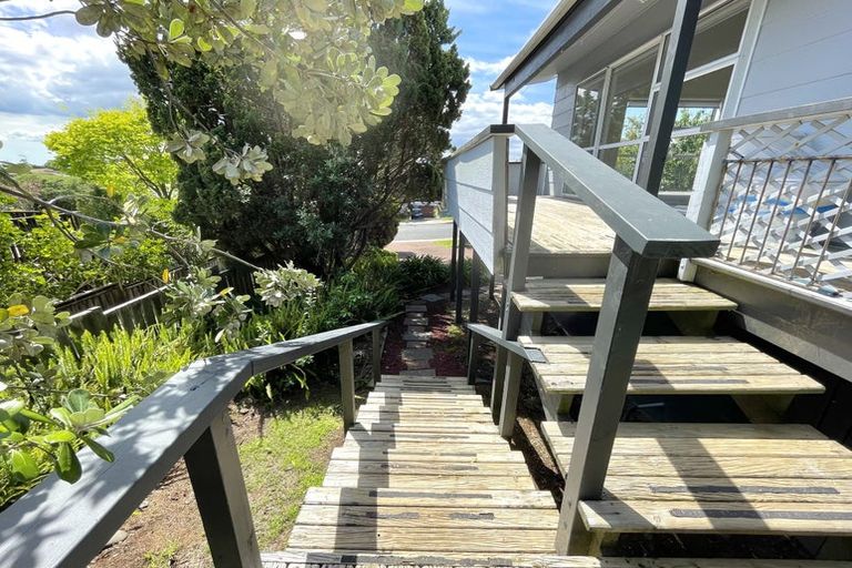 Photo of property in 10 Brian Crescent, Stanmore Bay, Whangaparaoa, 0932