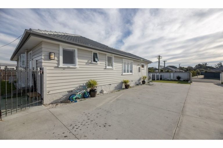 Photo of property in 8 Pandora Street, North New Brighton, Christchurch, 8083