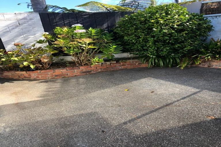 Photo of property in 8 Himalaya Drive, Half Moon Bay, Auckland, 2012