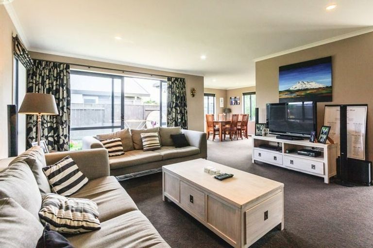 Photo of property in 9 Angelina Way, Kelvin Grove, Palmerston North, 4414