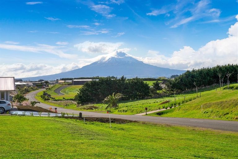 Photo of property in 1 Larlin Heights, Hawera, 4675