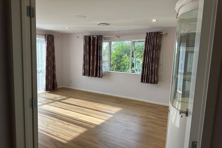 Photo of property in 56a Hutchinson Avenue, New Lynn, Auckland, 0600