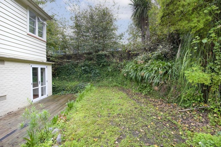 Photo of property in 47-47a Milton Road, Bluff Hill, Napier, 4110