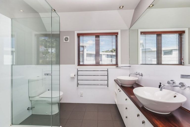 Photo of property in 9a Treasure Grove, Hataitai, Wellington, 6021