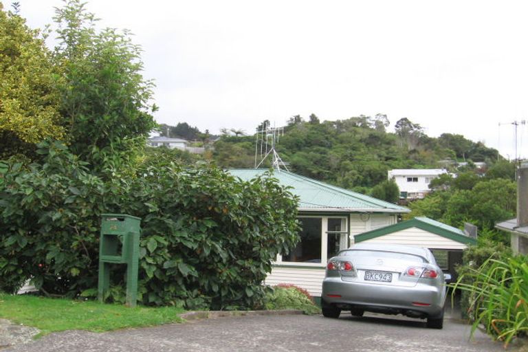 Photo of property in 34 Larsen Crescent, Tawa, Wellington, 5028