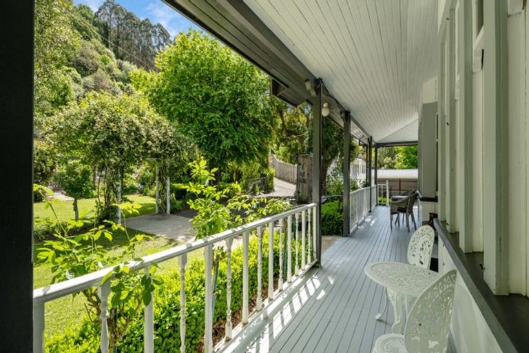 Photo of property in 30 Main Road, Havelock, 7100