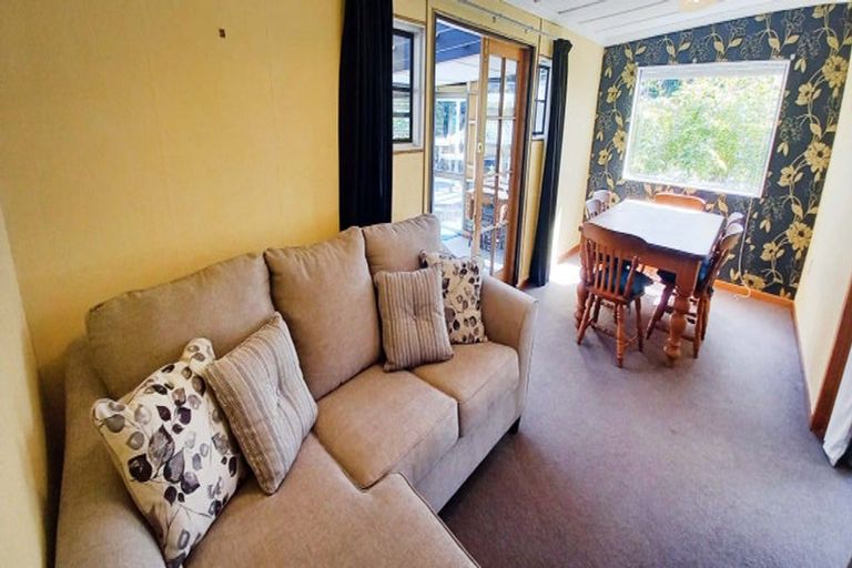 Photo of property in 33 Clifden Highway, Tuatapere, 9620