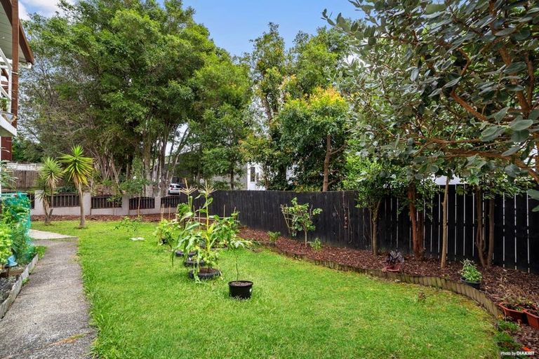 Photo of property in 1/19 Kathleen Street, Totara Vale, Auckland, 0627