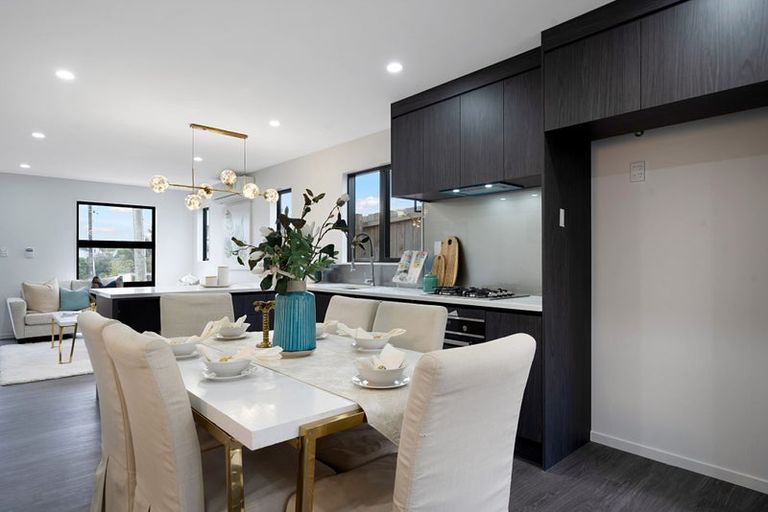 Photo of property in 4/13 Sarona Avenue, Glen Eden, Auckland, 0602