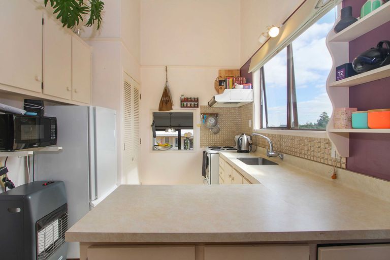 Photo of property in 2/39 Brunton Place, Glenfield, Auckland, 0629