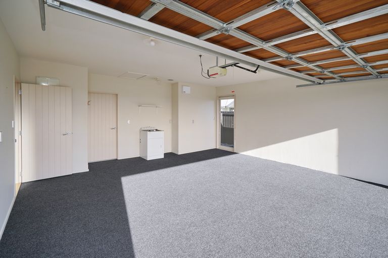 Photo of property in 5 Corsican Grove, Parklands, Christchurch, 8083