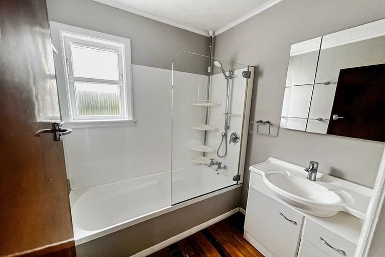 Photo of property in 115 Pahiatua Street, Hokowhitu, Palmerston North, 4410