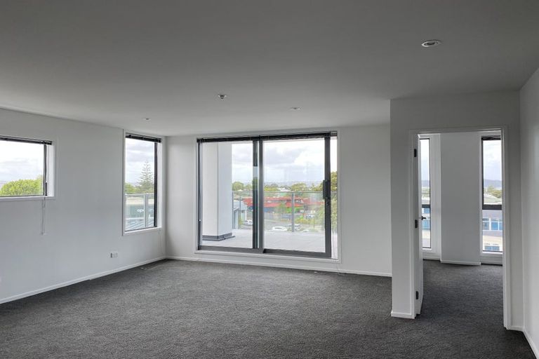 Photo of property in Bella Vista, 3d/84 Gunner Drive, Te Atatu Peninsula, Auckland, 0610