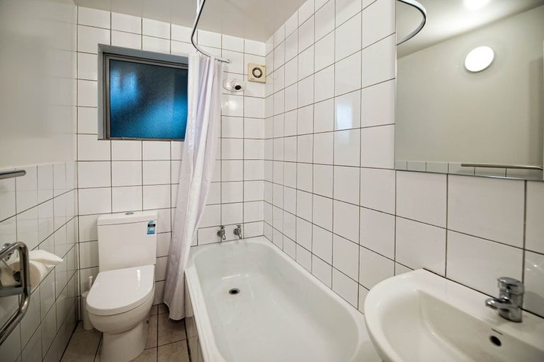 Photo of property in 1/290 Barbadoes Street, Christchurch Central, Christchurch, 8011