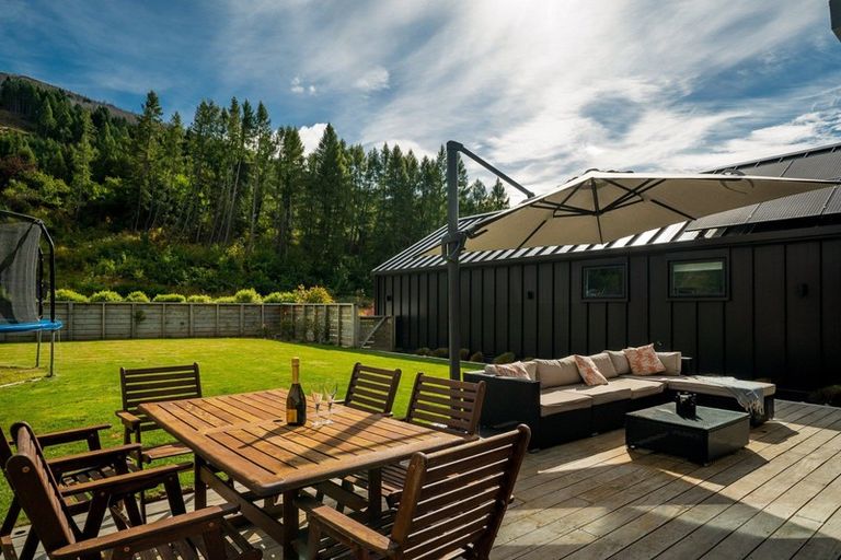 Photo of property in 7 Morepork Way, Arthurs Point, Queenstown, 9371