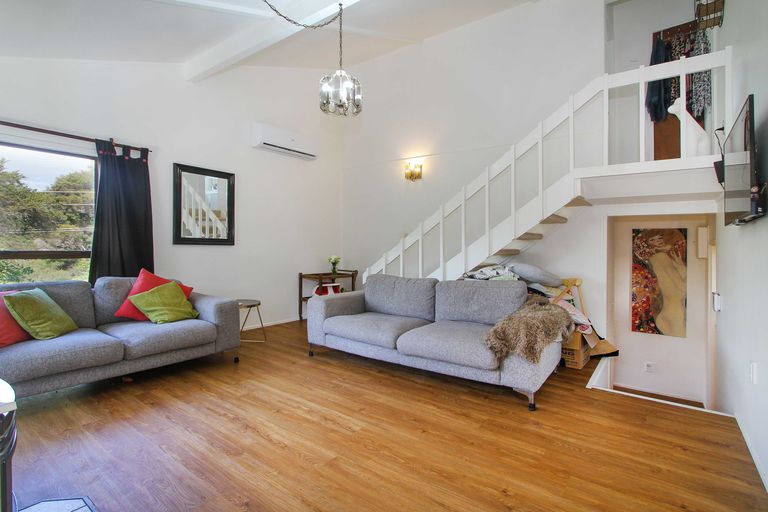 Photo of property in 2/39 Brunton Place, Glenfield, Auckland, 0629