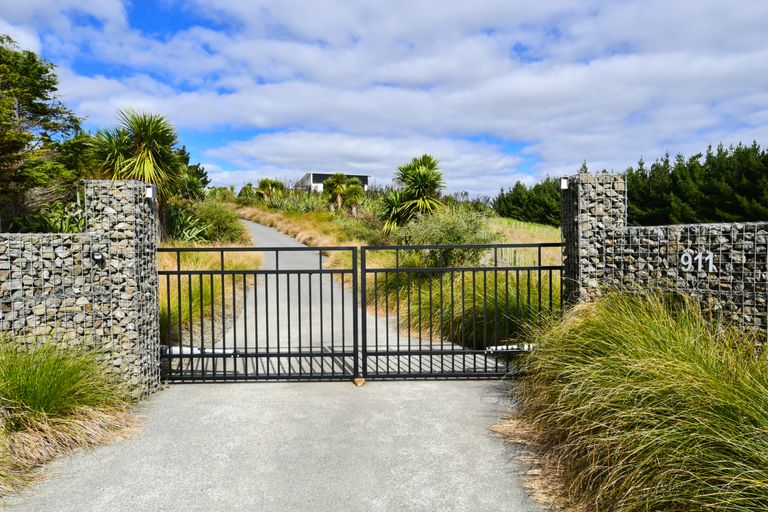 Photo of property in 911 Old North Road, Waimauku, 0882