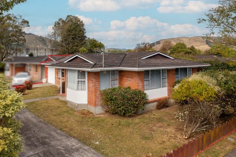 Photo of property in 30a Rewarewa Crescent, Waikanae, 5036
