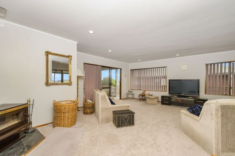 Photo of property in 109 Wiseley Road, West Harbour, Auckland, 0618