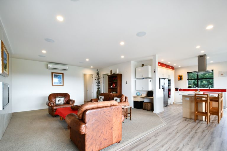 Photo of property in 911 Old North Road, Waimauku, 0882