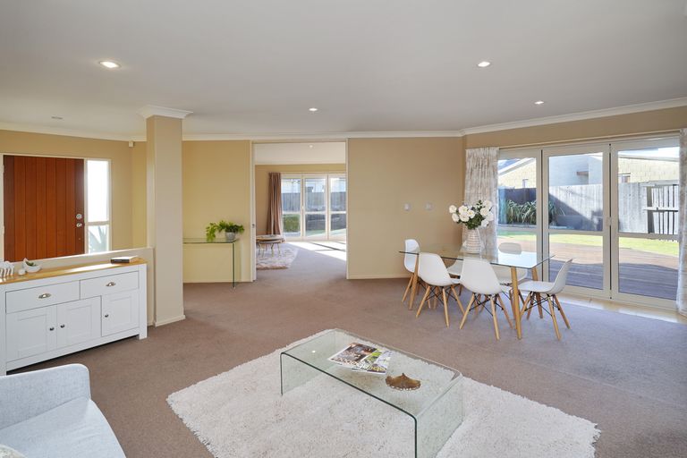 Photo of property in 5 Corsican Grove, Parklands, Christchurch, 8083