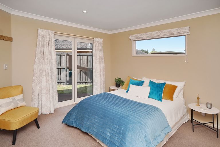 Photo of property in 5 Corsican Grove, Parklands, Christchurch, 8083