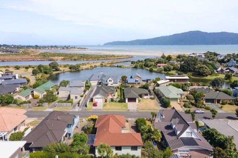 Photo of property in 7 Major Durie Place, Waikanae Beach, Waikanae, 5036