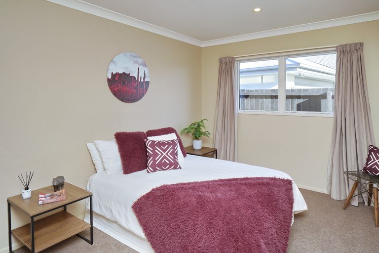 Photo of property in 5 Corsican Grove, Parklands, Christchurch, 8083