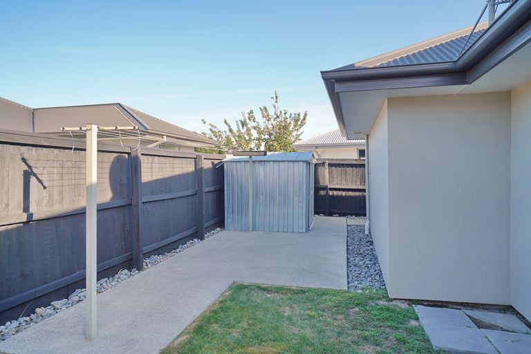 Photo of property in 5 Corsican Grove, Parklands, Christchurch, 8083
