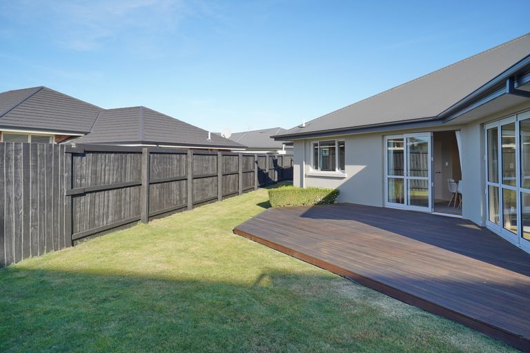Photo of property in 5 Corsican Grove, Parklands, Christchurch, 8083