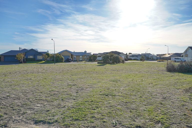 Photo of property in 5 Corsican Grove, Parklands, Christchurch, 8083
