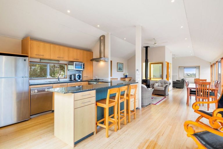 Photo of property in 17 Major Durie Place, Waikanae Beach, Waikanae, 5036