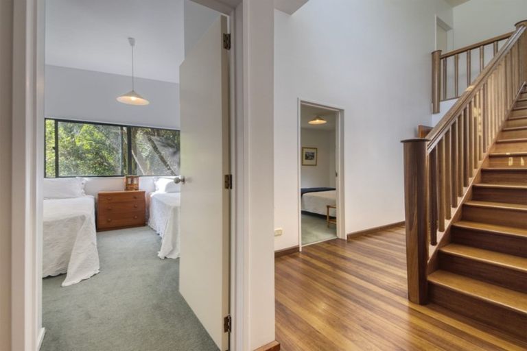 Photo of property in 15 Rayner Road, Piha, 0772