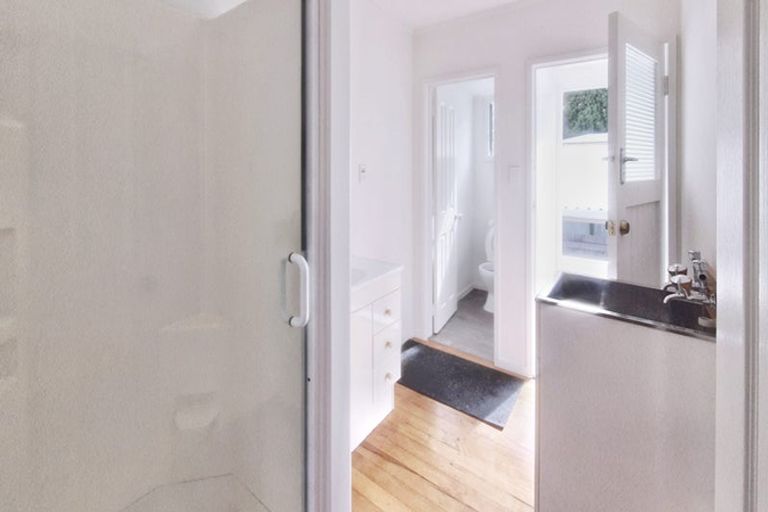 Photo of property in 1/48 Woodside Road, Massey, Auckland, 0614