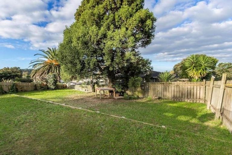 Photo of property in 24 Solar Road, Glen Eden, Auckland, 0602