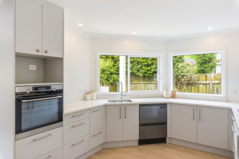 Photo of property in 13 Runanga Grove, Waikanae, 5036