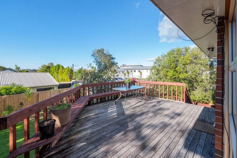 Photo of property in 40 Akoranga Drive, Northcote, Auckland, 0627