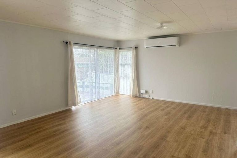Photo of property in 1/58 Te Irirangi Drive, Clover Park, Auckland, 2019