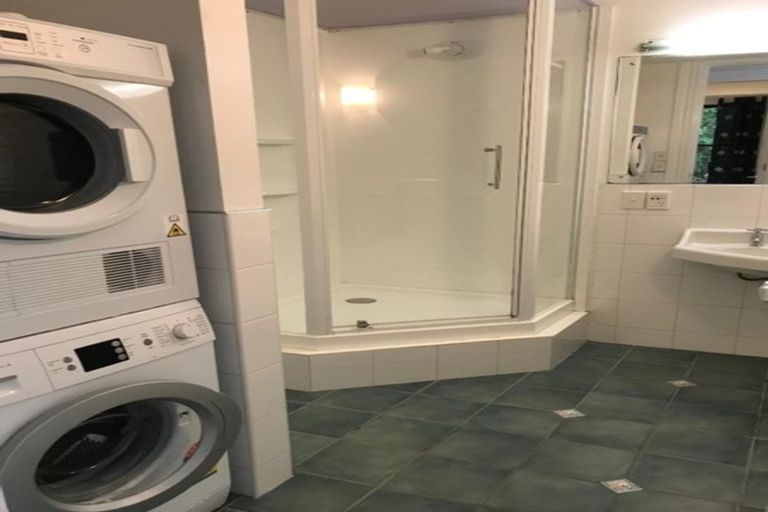 Photo of property in 56 Kelburn Parade, Kelburn, Wellington, 6012