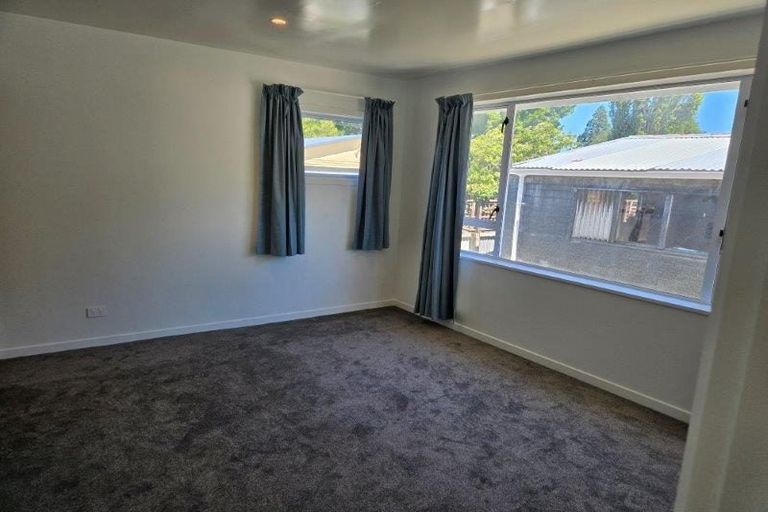 Photo of property in 2/102 Yaldhurst Road, Sockburn, Christchurch, 8042