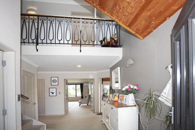 Photo of property in 35 Honeysuckle Lane, Ohauiti, Tauranga, 3112