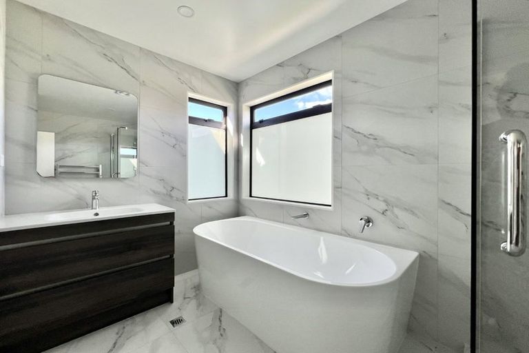 Photo of property in 13e Matterhorn Crescent, Northpark, Auckland, 2013