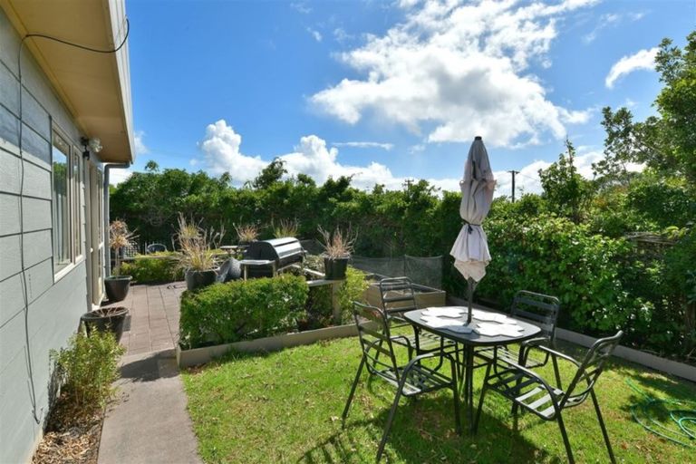 Photo of property in 1427 Whangaparaoa Road, Army Bay, Whangaparaoa, 0930