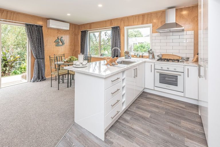 Photo of property in 23 Boyd Avenue, Mangere Bridge, Auckland, 2022